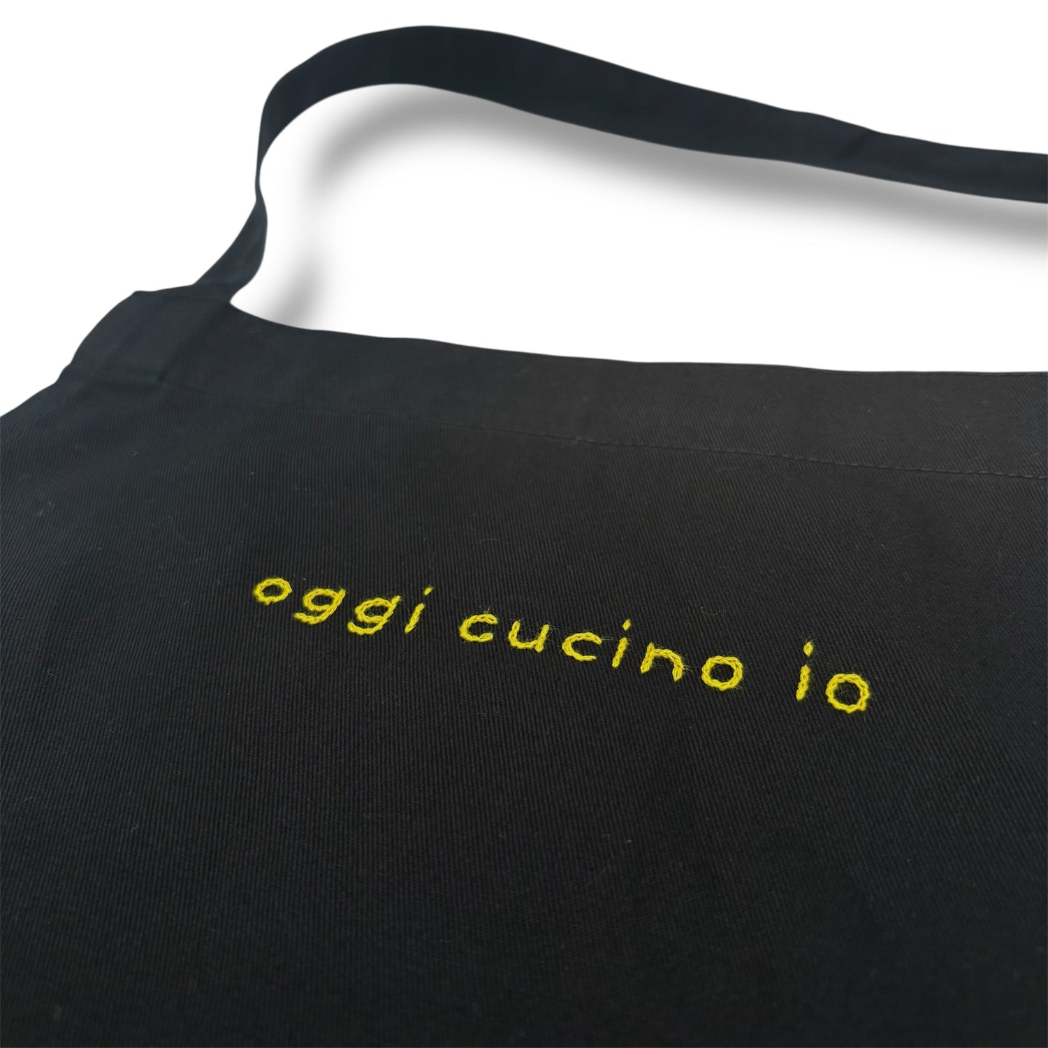 Grembiuli ricamati a mano