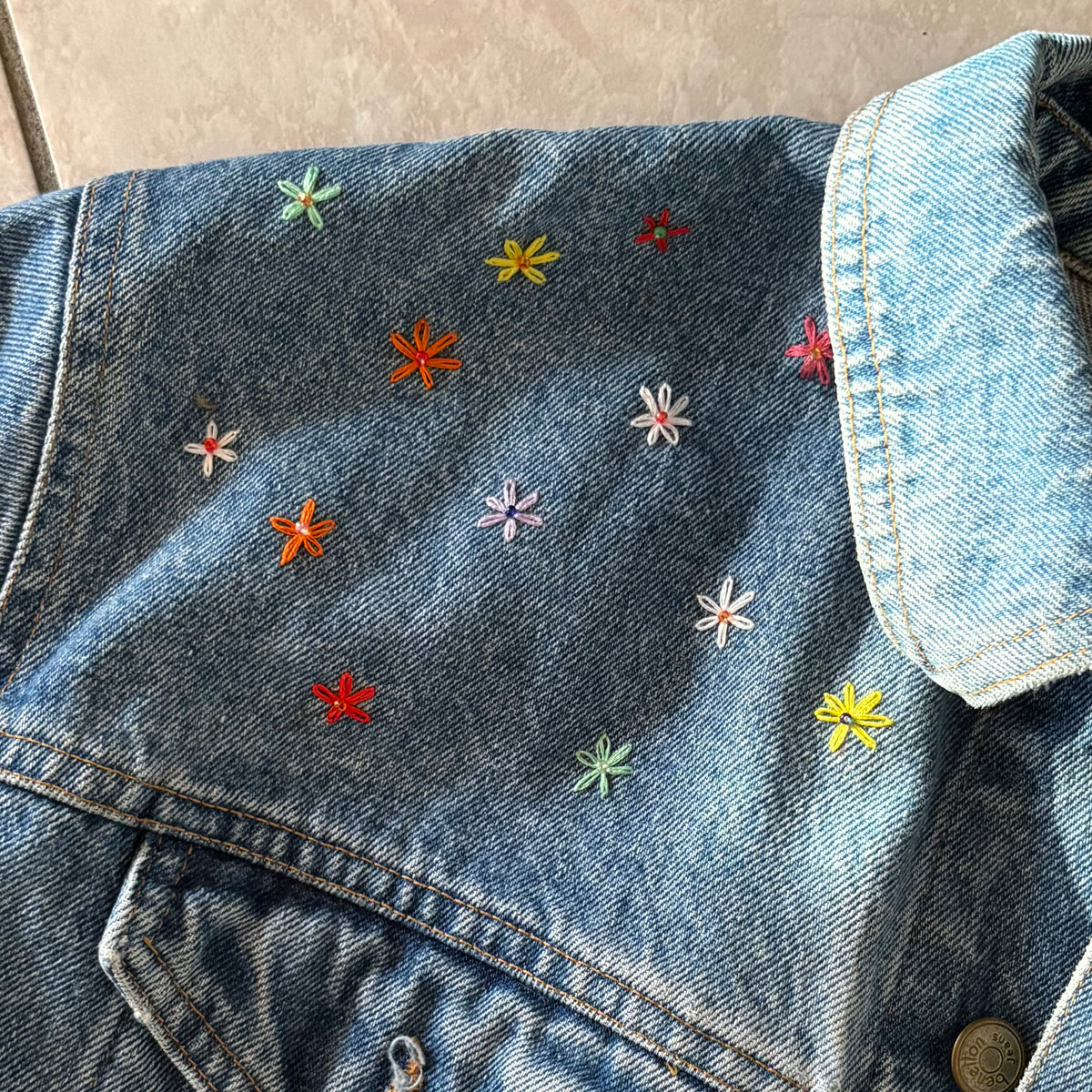 Giacca di jeans Re-loved “Fiori”