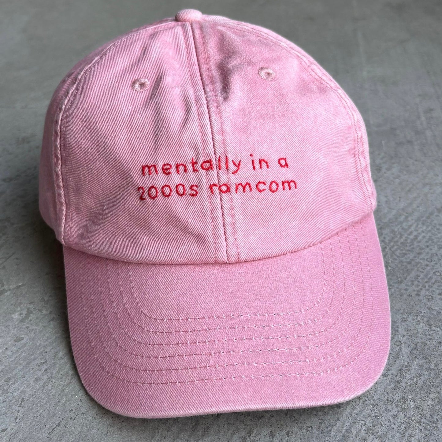 Cappellino "Mentally in a 2000s romcom"