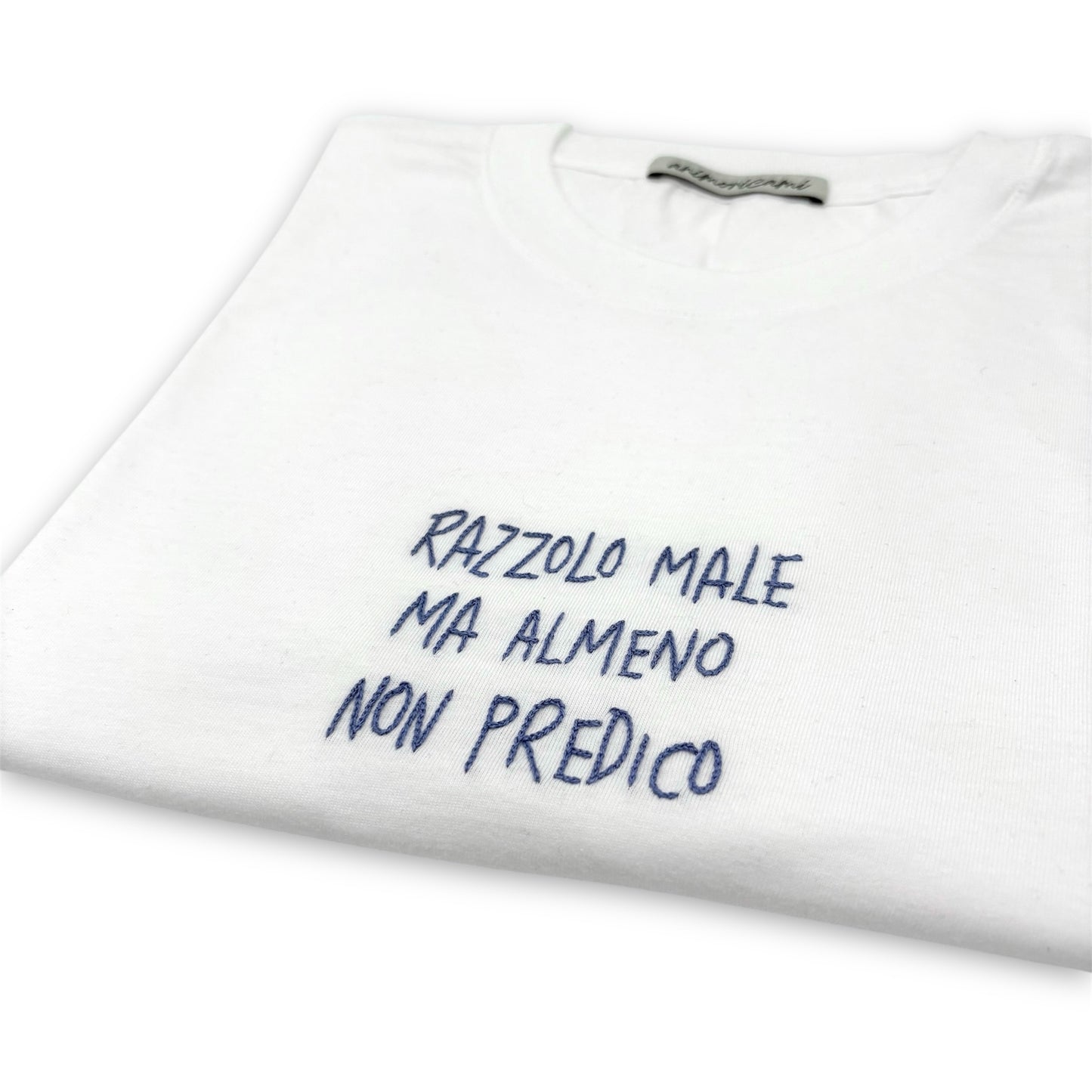 Maglietta "Razzolo male ma almeno non predico"