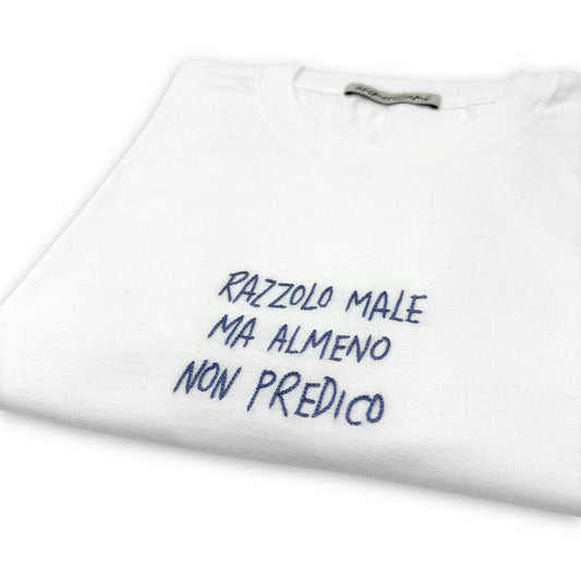 Maglietta "Razzolo male ma almeno non predico"
