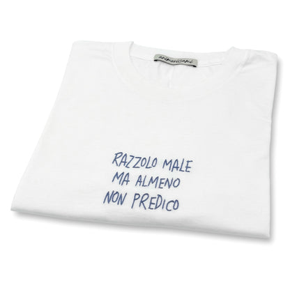 Maglietta "Razzolo male ma almeno non predico"